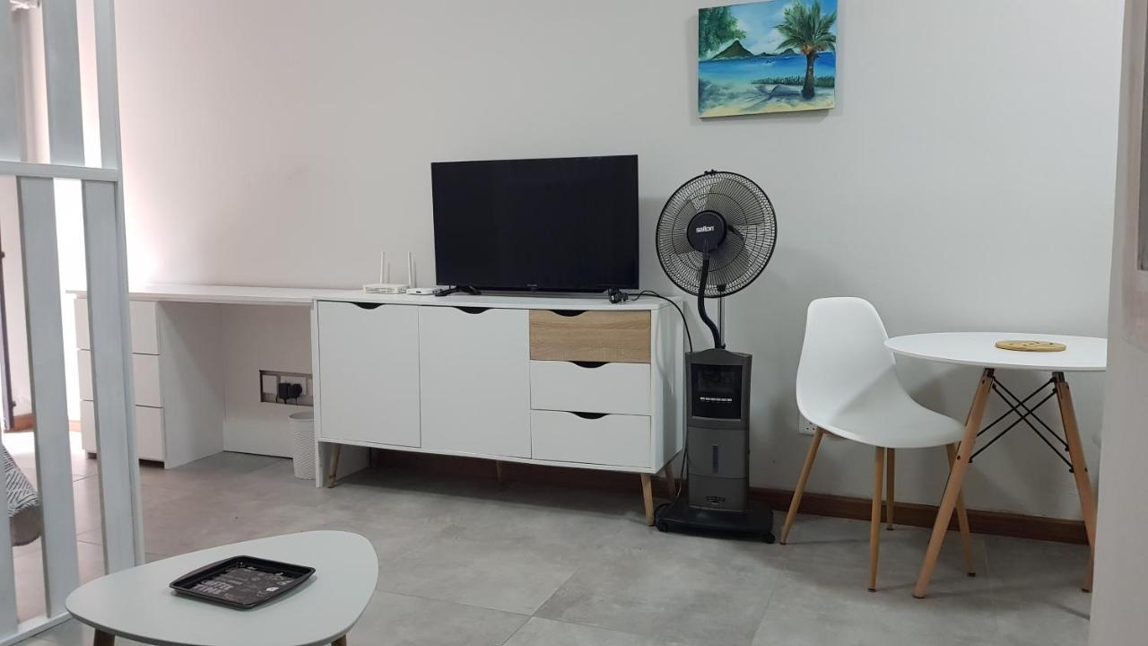 Апартаменты Modern Luxury Studio Fully Equipped Flic en Flac Экстерьер фото
